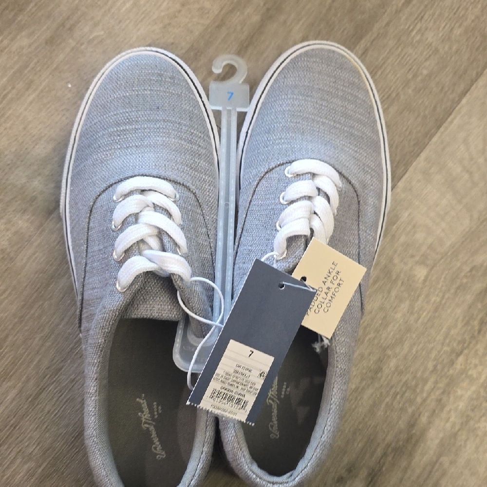 Universal Thread Light Gray Sneakers